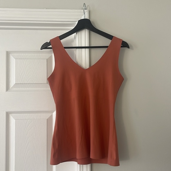 Knix Luxelift V-Neck Tank NEW - Picture 2 of 3